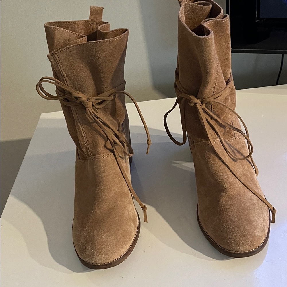 Toms Tan Lace-Up Suede Boots Size 10